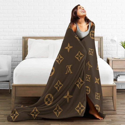 Luxurious Velveteen Plush Blanket, Cozy Throw for Home Décor, Gifts for Weddings, Birthdays, and Holidays, Elegant Comfort