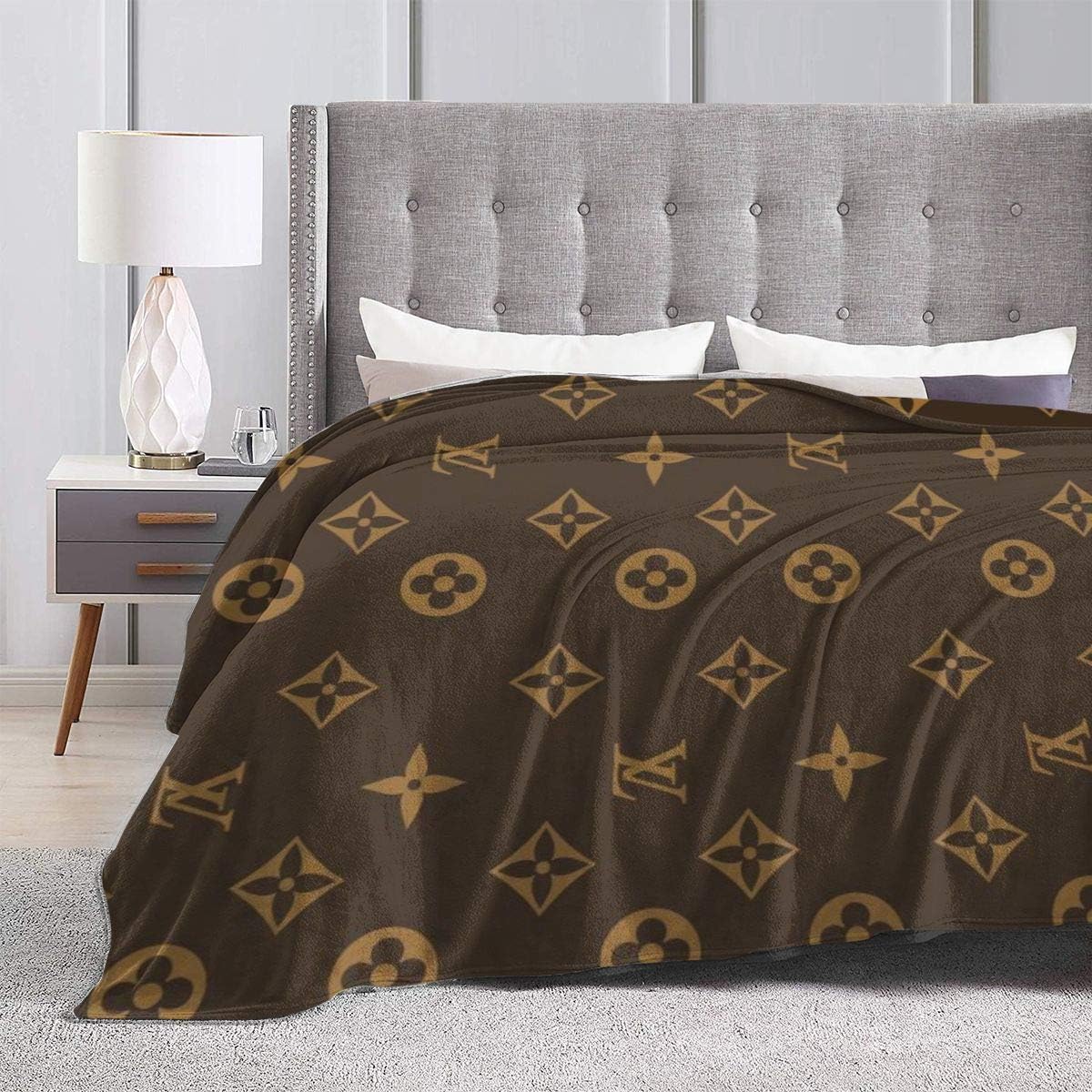 Luxurious Velveteen Plush Blanket, Cozy Throw for Home Décor, Gifts for Weddings, Birthdays, and Holidays, Elegant Comfort