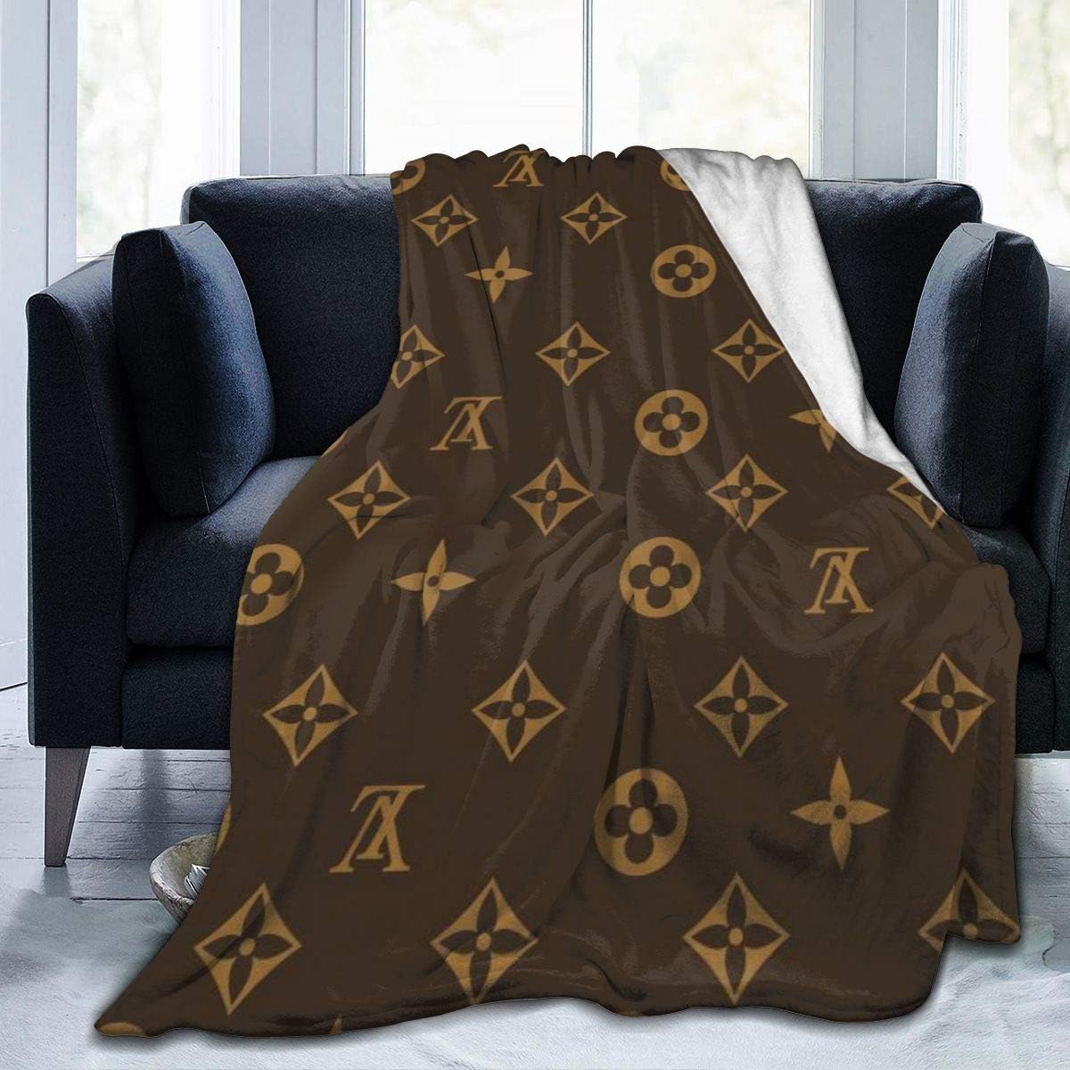 Luxurious Velveteen Plush Blanket, Cozy Throw for Home Décor, Gifts for Weddings, Birthdays, and Holidays, Elegant Comfort